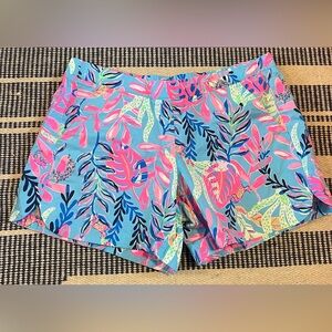 Lilly Pulitzer 5" Ocean View Pull-On Short in size small.